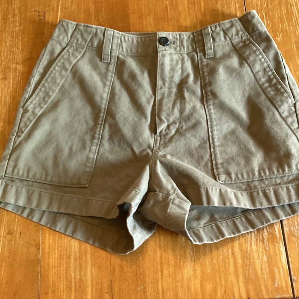 Outerknown Women’s Utility Shorts 100% Organic Cotton Green 2.5” Inseam size 26